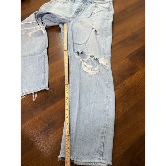 American Eagle Distressed High Rise Mom Jeans Light Wash Casual Festival Sz 10 - Picture 3 of 7
